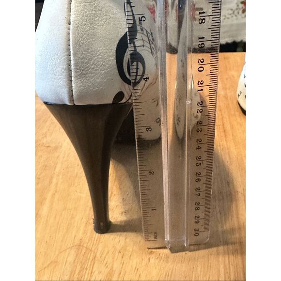 Goby Women's White Black Pointed Toe Piano Themed Pumps High Heels Size 38 - Picture 7 of 7